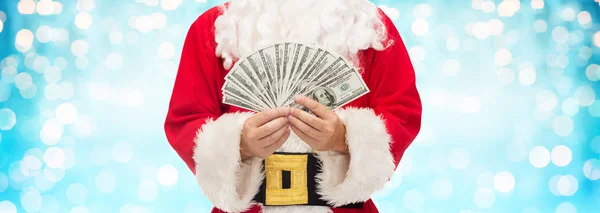 Nahaufnahme von Weihnachtsmännern mit Dollargeld lizenzfreie Stockfotos