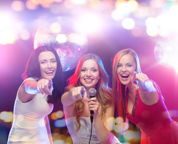 Happy women singing karaoke and dancing — Stok fotoğraf