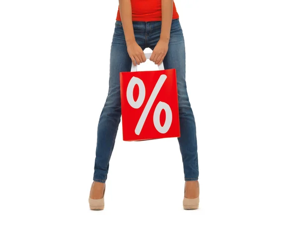 Primer plano de la mujer con bolsa de compras — Foto de Stock