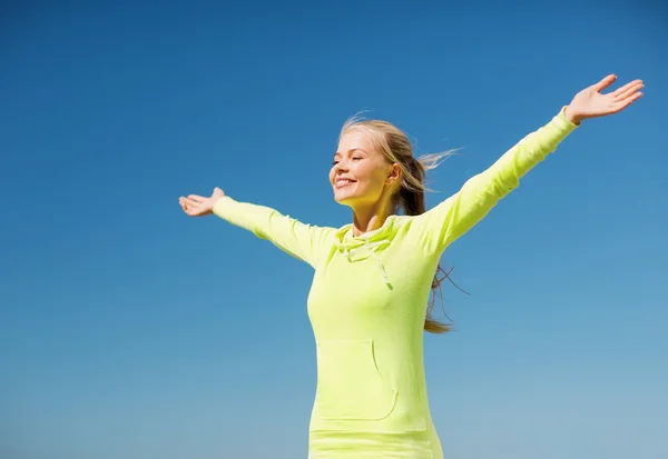 Vrouw doen buiten sport — Stockfoto