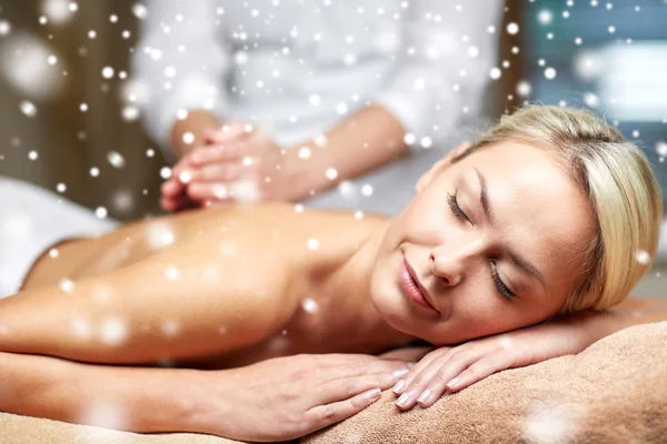 Close up of woman having back massage in spa — Zdjęcie stockowe