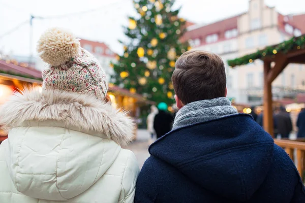 Close up of couple in old town at christmas — Φωτογραφία Αρχείου