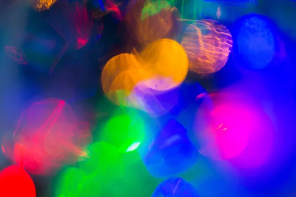 Luzes noturnas coloridas bokeh sobre fundo escuro — Fotografia de Stock