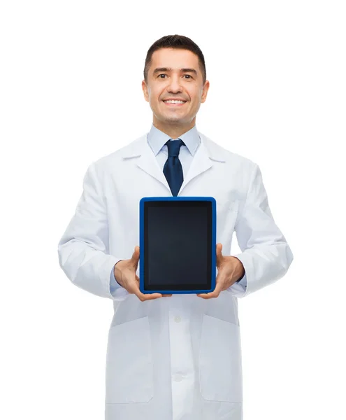 Uśmiechnięty mężczyzna lekarz z komputera typu tablet Zdjęcia Stockowe bez tantiem