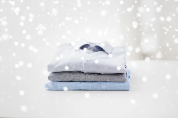 Close up of ironed and folded shirts on table — Stock Photo, Image