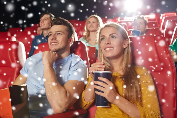 Happy couple with popcorn and drink in cinema — 图库照片