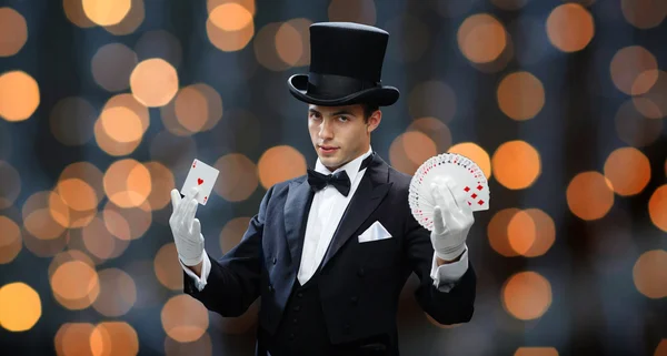 Magician showing trick with playing cards — Stock Photo, Image