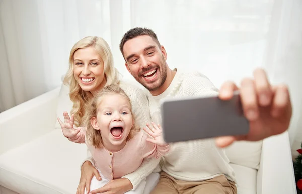 Family taking selfie with smartphone at home — Stock Photo, Image