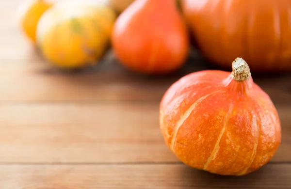 Close up of pumpkins on wooden table at home — Stock Photo, Image