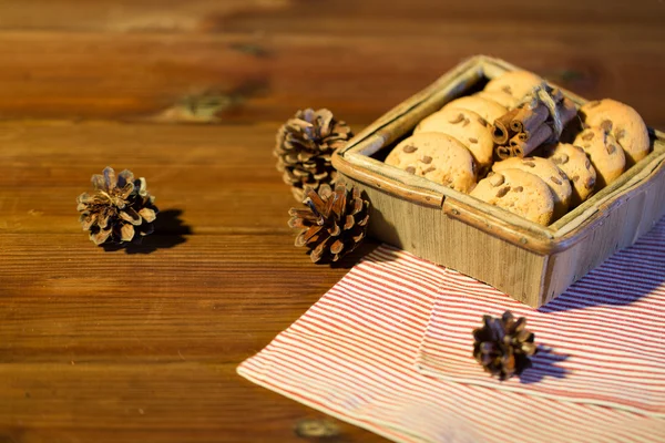 Primer plano de galletas de avena de Navidad en la mesa de madera —  Fotos de Stock