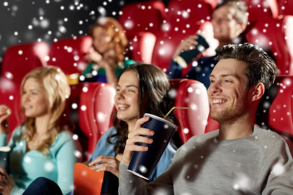 Happy friends with popcorn and drinks in cinema — Stock Photo, Image