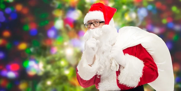 Mies puvussa joulupukki laukku — kuvapankkivalokuva