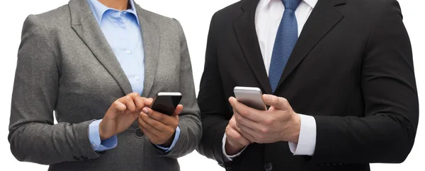 Businessman and businesswoman with smartphones — Stock Photo, Image