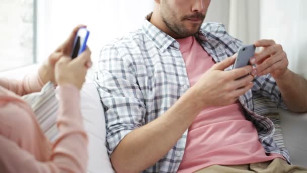 Couple with smartphones texting at home — Stock Video