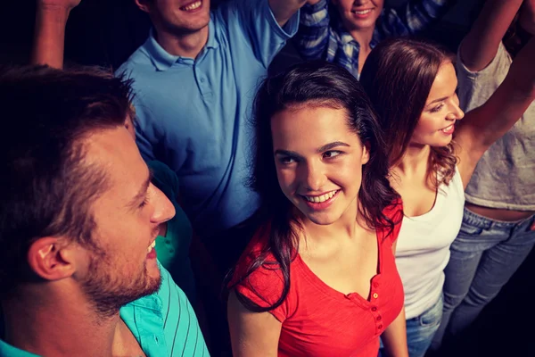 Smiling friends at concert in club — Stock Photo, Image