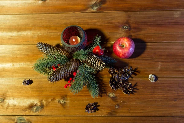 Noel köknar dalı dekorasyon ve mum fener — Stok fotoğraf