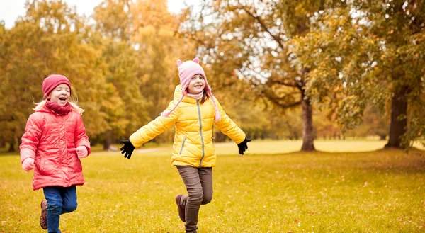 Group of happy little girls running outdoors — Stock Photo, Image
