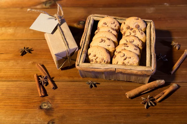 Noel yulaf kurabiye ahşap masa üzerinde kapat — Stok fotoğraf