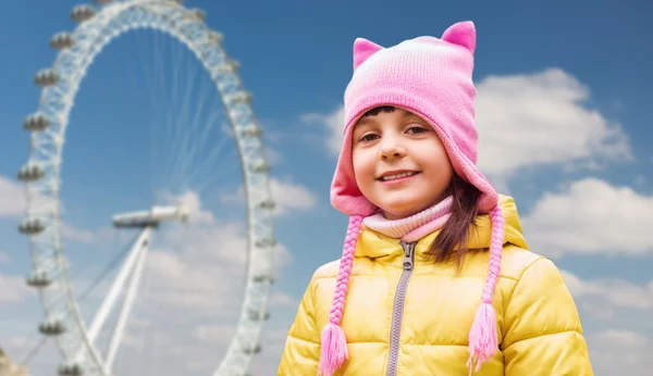 Happy little girl over london ferry wheel — Stok fotoğraf