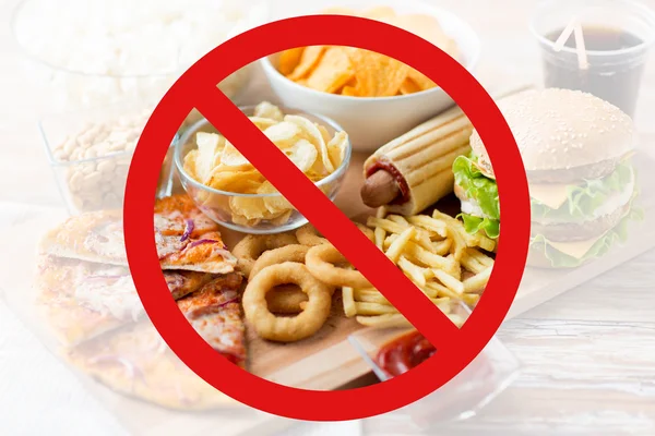 Close up van fastfood snacks achter geen symbool — Stockfoto