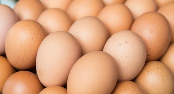 Fresh eggs on tray at market — Φωτογραφία Αρχείου