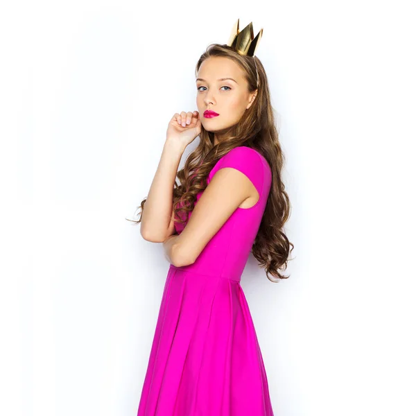 Mujer joven o chica adolescente en vestido rosa — Foto de Stock