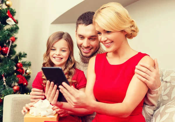 Smiling family with tablet pc — Stock Photo, Image