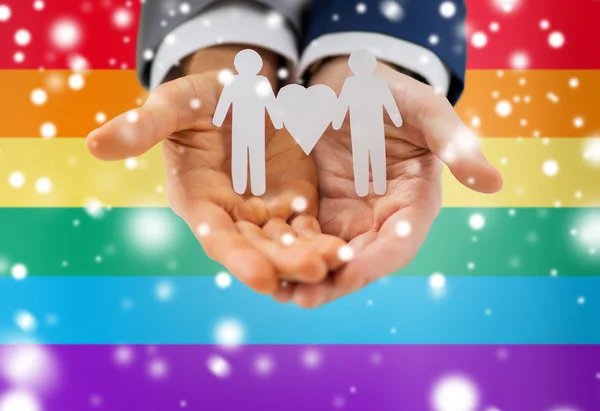 Cerca de feliz macho gay pareja con amor símbolo —  Fotos de Stock