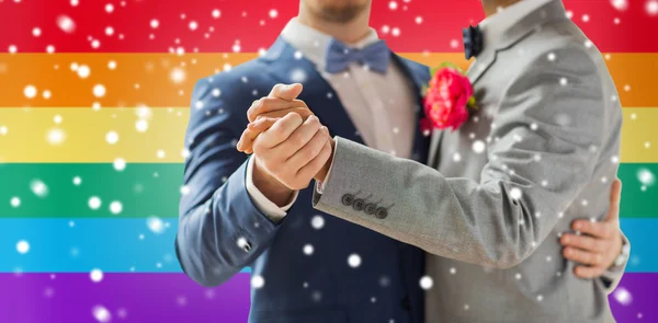 Close up de feliz masculino gay casal dançando — Fotografia de Stock