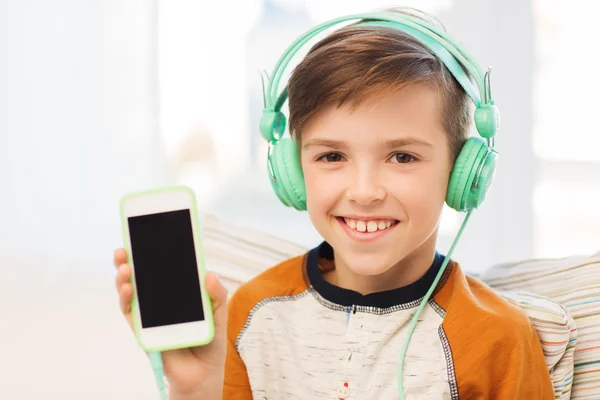 Happy boy met smartphone en hoofdtelefoon thuis — Stockfoto