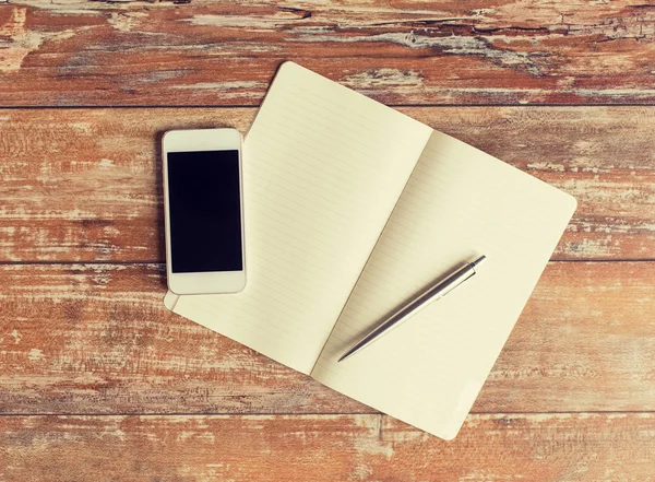 Close up of notebook, pen and smartphone — Stock Photo, Image