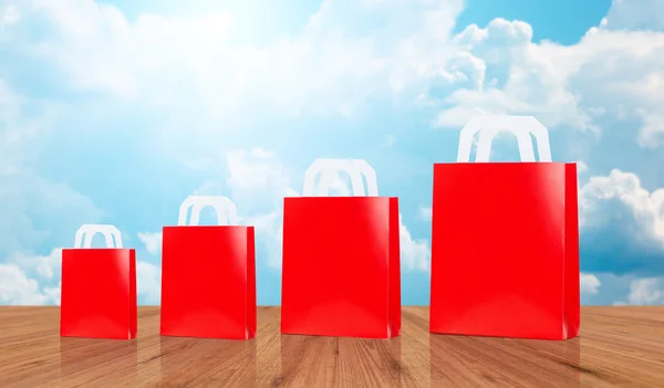 Muchas bolsas de compras rojas en blanco —  Fotos de Stock