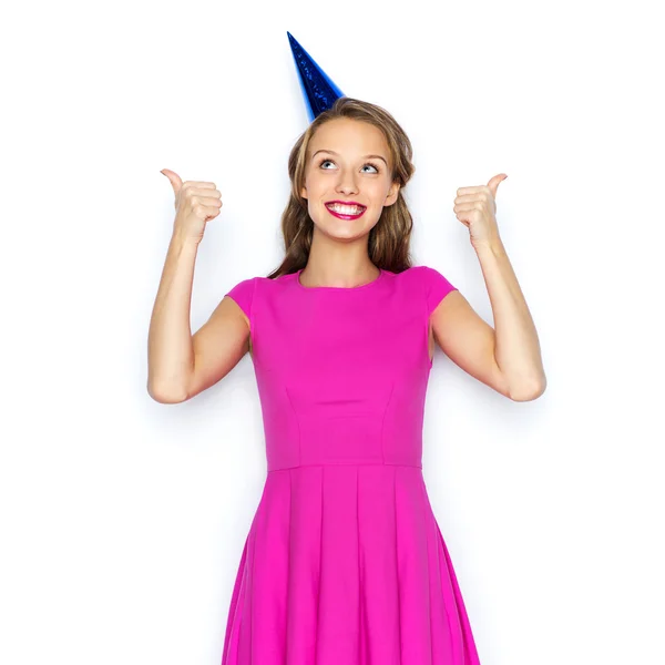 Šťastný mladý žena nebo dospívající dívka v strana čepice — Stock fotografie