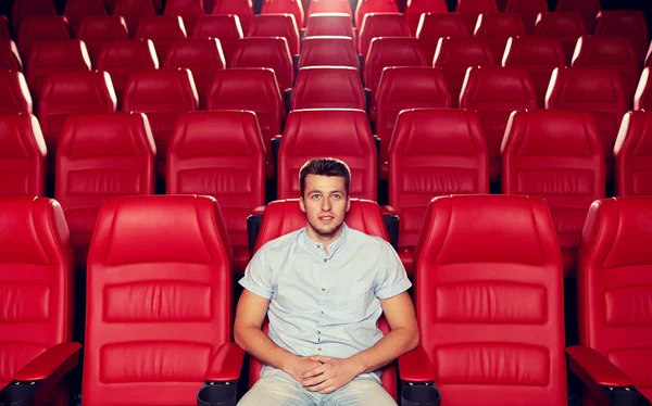 Boldog fiatalember, film-színház — Stock Fotó