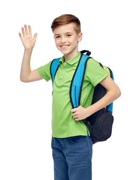 Felice studente ragazzo con la mano agitando borsa della scuola — Foto Stock