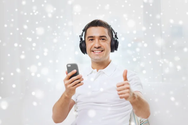 Happy man with smartphone and headphones — Stock Photo, Image