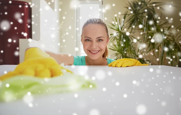 Happy woman cleaning table at home kitchen — Stock Photo, Image