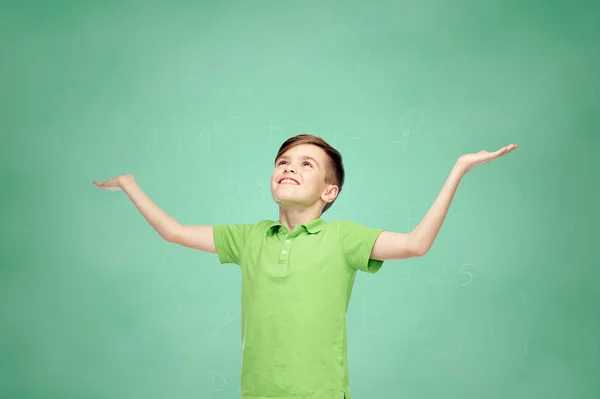 Glücklicher Schuljunge im Polo-T-Shirt, der die Hände hebt — Stockfoto