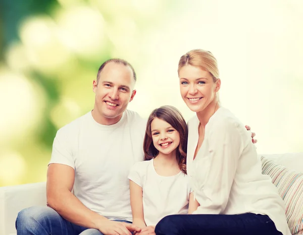 Família feliz em casa — Fotografia de Stock