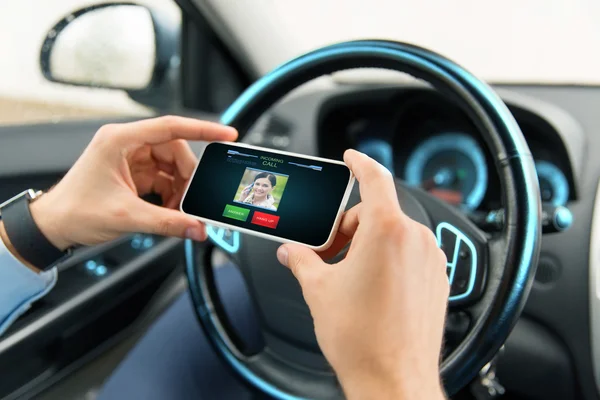 Male hands with video call on smartphone in car — Stock Photo, Image