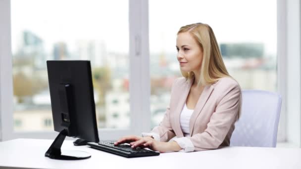 Young businesswoman with computer typing at office — Stock Video