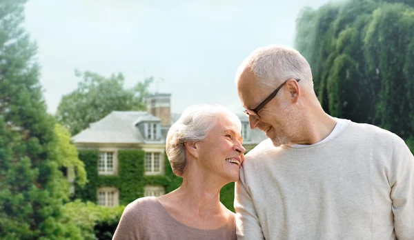 Senior couple hugging over living house background — 图库照片