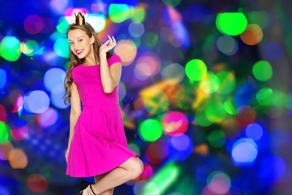 Happy young woman or teen girl in princess crown — Stock Photo, Image