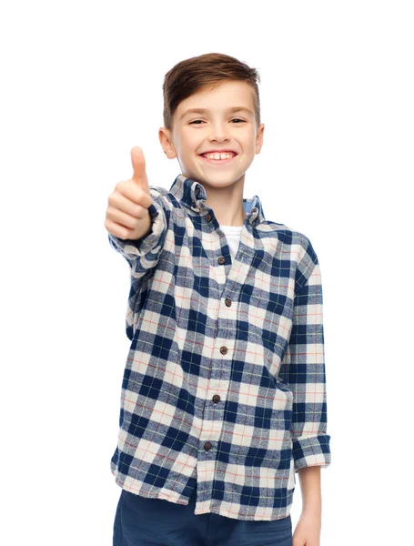 Niño sonriente con camisa a cuadros mostrando los pulgares hacia arriba — Foto de Stock