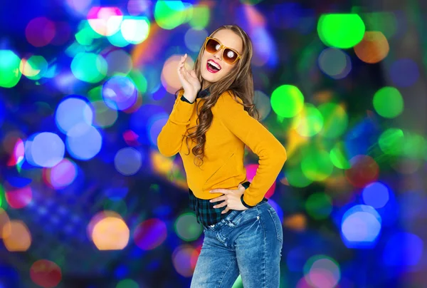 Feliz joven mujer o adolescente chica en ropa casual — Foto de Stock