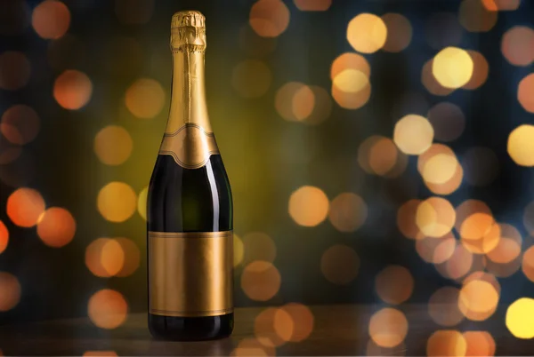 Láhev šampaňského s prázdnou golden label — Stock fotografie