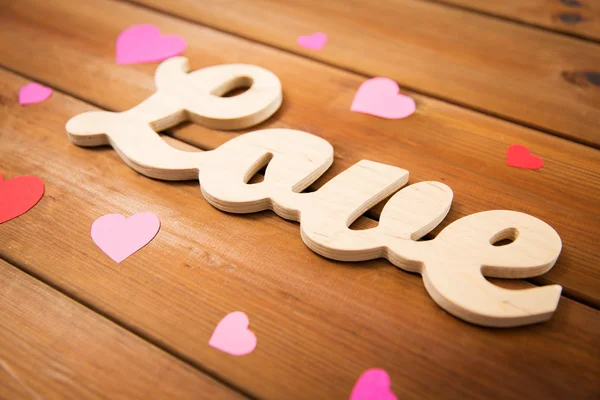 Close up of word love with red paper hearts — Stock Photo, Image