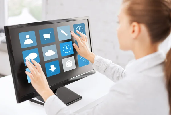 Businesswoman with computer touchscreen in office — Stockfoto