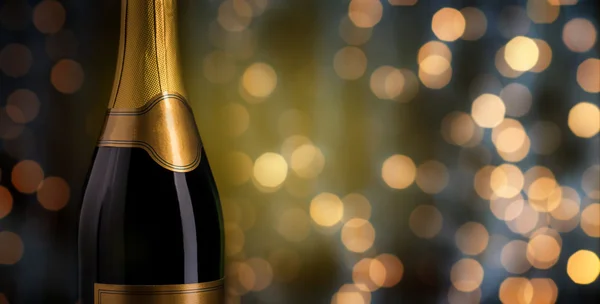 Close up de garrafa de champanhe com rótulo em branco — Fotografia de Stock