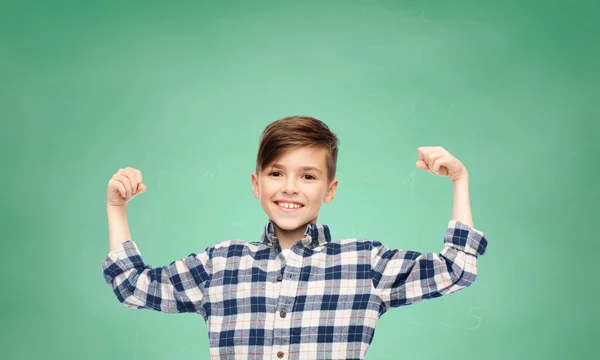 Menino feliz em camisa quadriculada mostrando punhos fortes — Fotografia de Stock